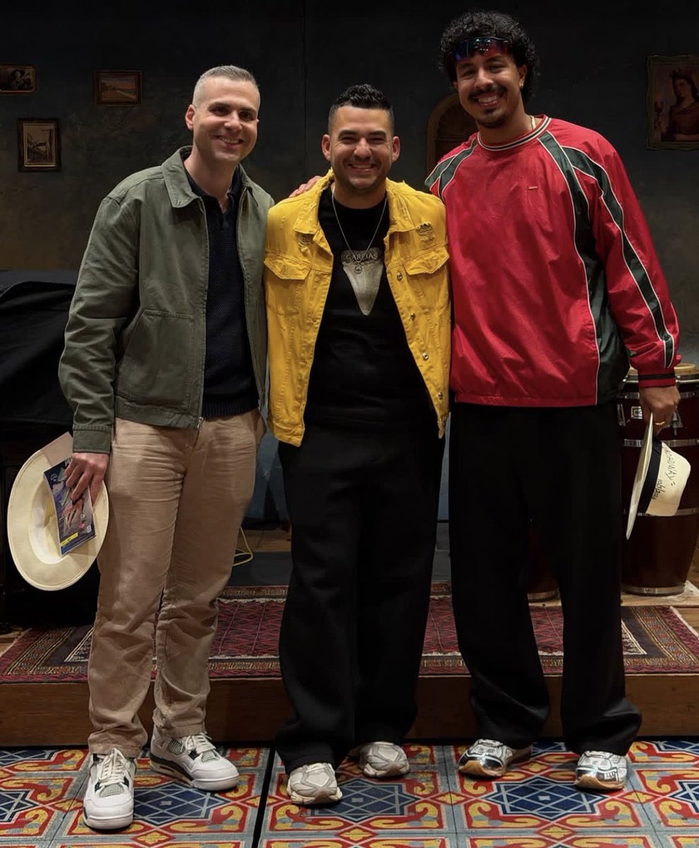Metsmerized's tweet photo. Francisco Lindor, Mark Vientos and Steve Gelbs all supported Jose Iglesias on Broadway! 🎭 

(IG/joseiglesias_ss) https://t.co/tAnLVVLo11