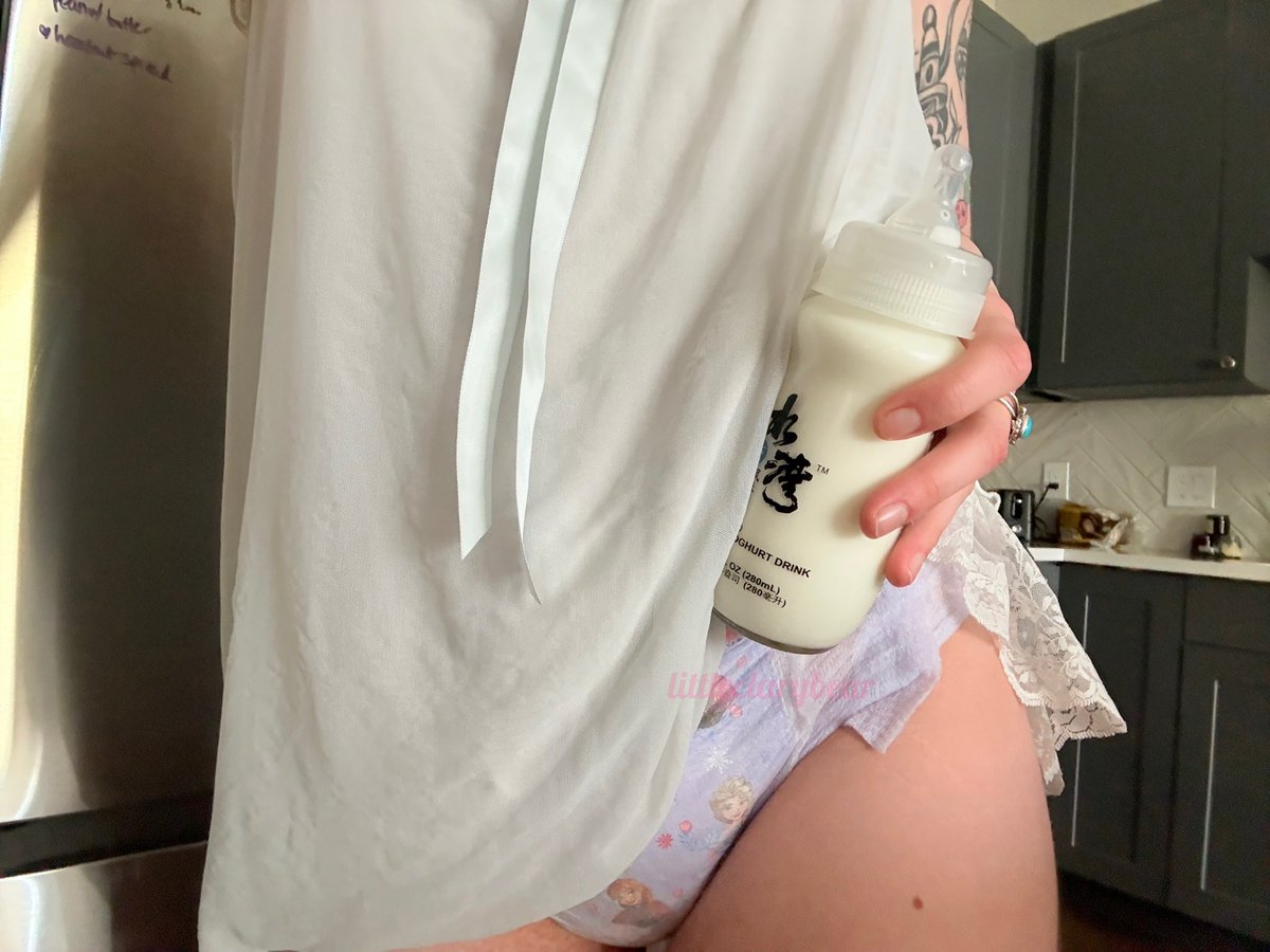 littleclarybear's tweet photo. fully testing these frozen  goodnites ~ thoughts soon :3 https://t.co/VyHssGq7TH