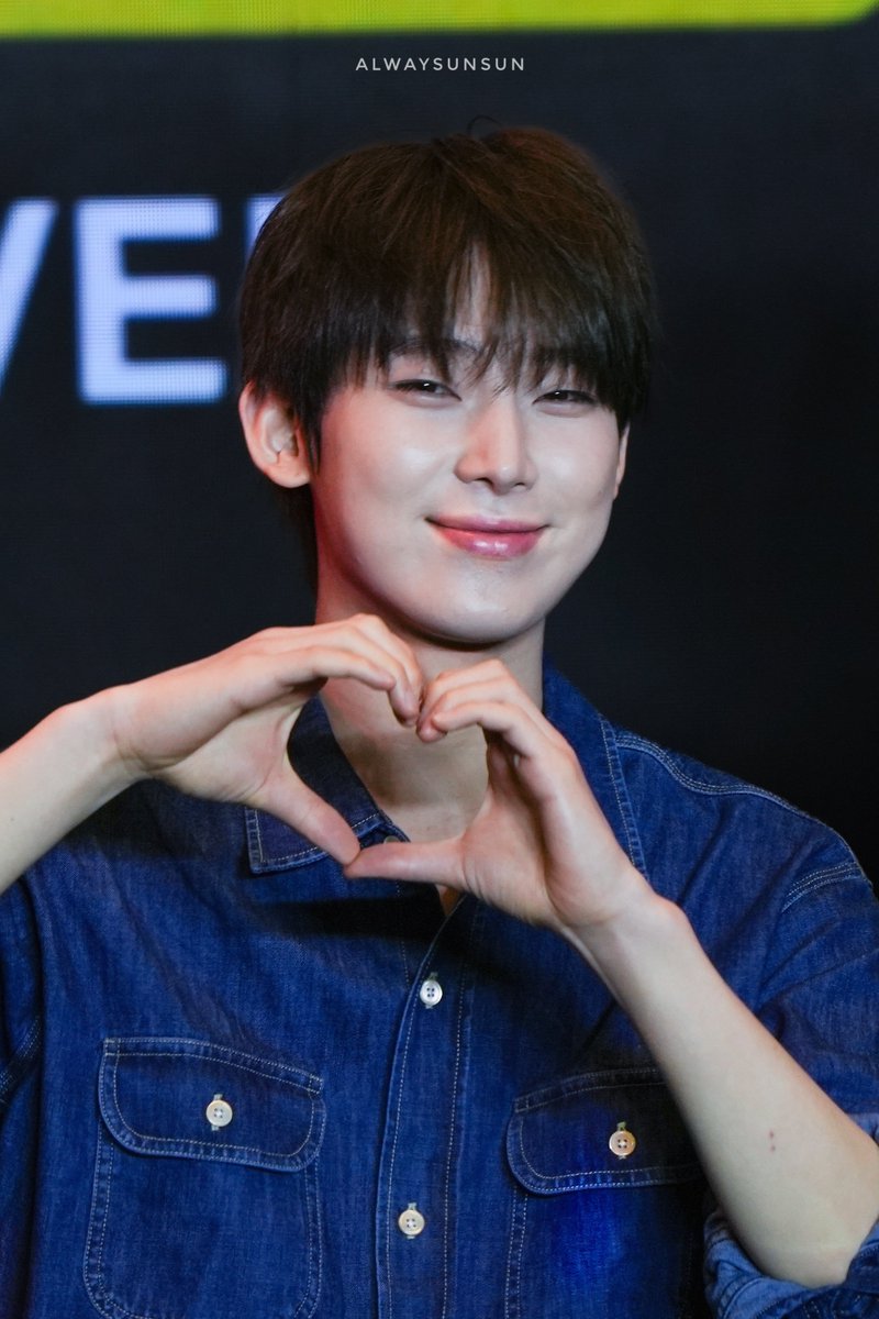 alwaysunsun's tweet photo. 261004 던킨 쇼피 대면

#선우 #SUNOO #ソヌ
#엔하이픈 #ENHYPEN https://t.co/rcdCJw8dZ7