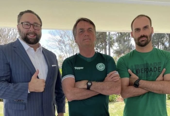 JasonMiller's tweet photo. Parabéns a todos os patriotas brasileiros que amam a liberdade e fizeram sua voz ser ouvida hoje! 

E para o Xandão @Alexandre…você é um lixo. 😘 https://t.co/4Aoq5B2fp2