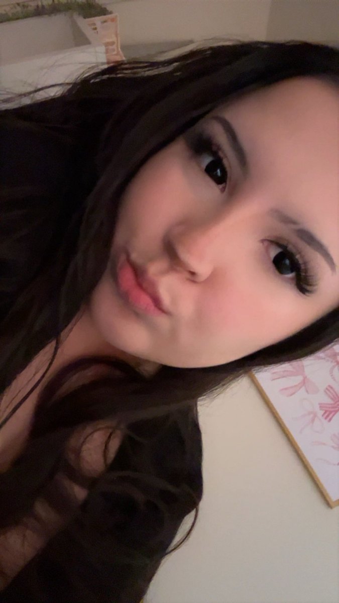 lilkittibrooki's tweet photo. no makeup vs makeup #ikimdointhesamefacedontgetmadoriWILLbewet https://t.co/tnkOlqb6SB