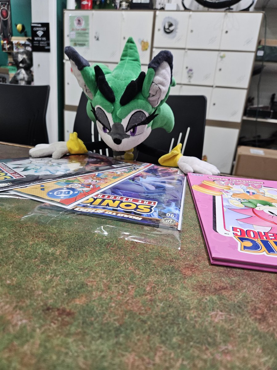 90sDank's tweet photo. I visted to my local comic book shop and picked up some sonic the hedgehog idw comics https://t.co/Knkhr02pa7
