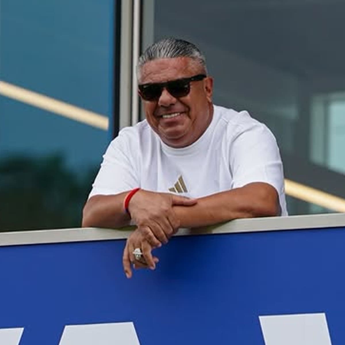 porqueTTarg's tweet photo. "Papelón"

Porque la Federación de Fútbol de Burkina Faso denunció que AFA buscó ahorrar lo máximo posible en el traslado de los jugadores rivales con vuelos low cost y hoteles en pésimas condiciones.

Además, los ingresos de las entradas del público fueron en su totalidad para la Argentina por contrato.

El primer vuelo de Burkina Faso era de 25 horas con escalas, pero fue cancelado, lo que hizo que los futbolistas de ‘primer nivel’ se negaran a viajar.

Finalmente, debió viajar el plantel Sub-23 ya que el partido no podía cancelarse, llegando a Buenos Aires tres horas y media antes del pitido inicial.