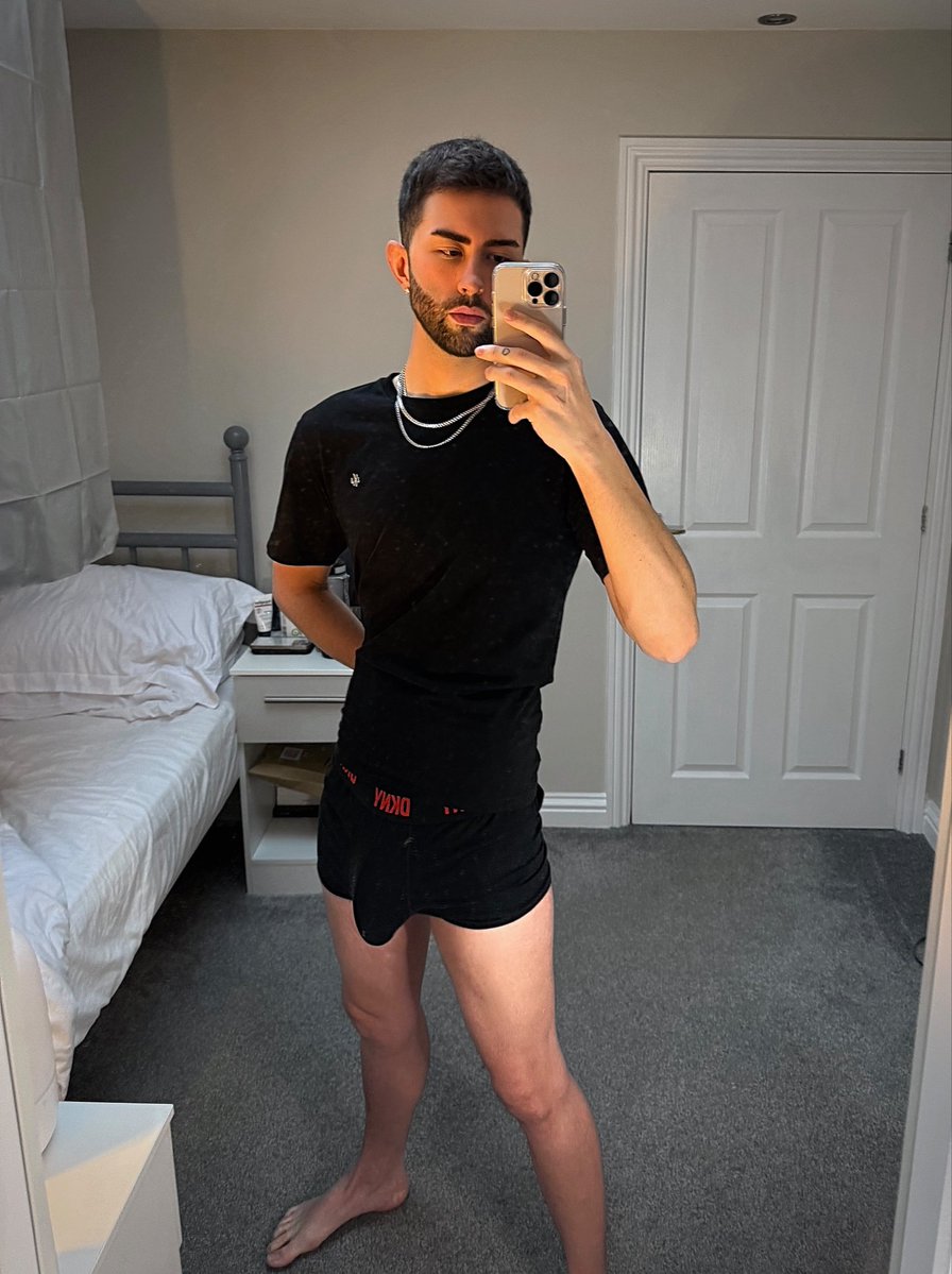 JamesAstonFit's tweet photo. Lazy dayy https://t.co/1aQLyRZR5z