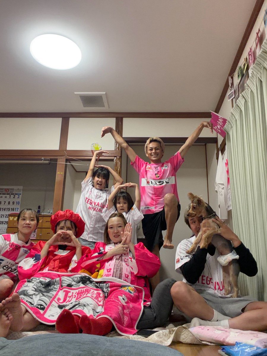 kmatsu_official's tweet photo. お母様長生きしてください👍還暦おめでとう御座います
#テゲバ
#かぁちゃん還暦
#オヤジ入院中
#みんなにテゲバの良さ伝えた https://t.co/aenRfRrNB0