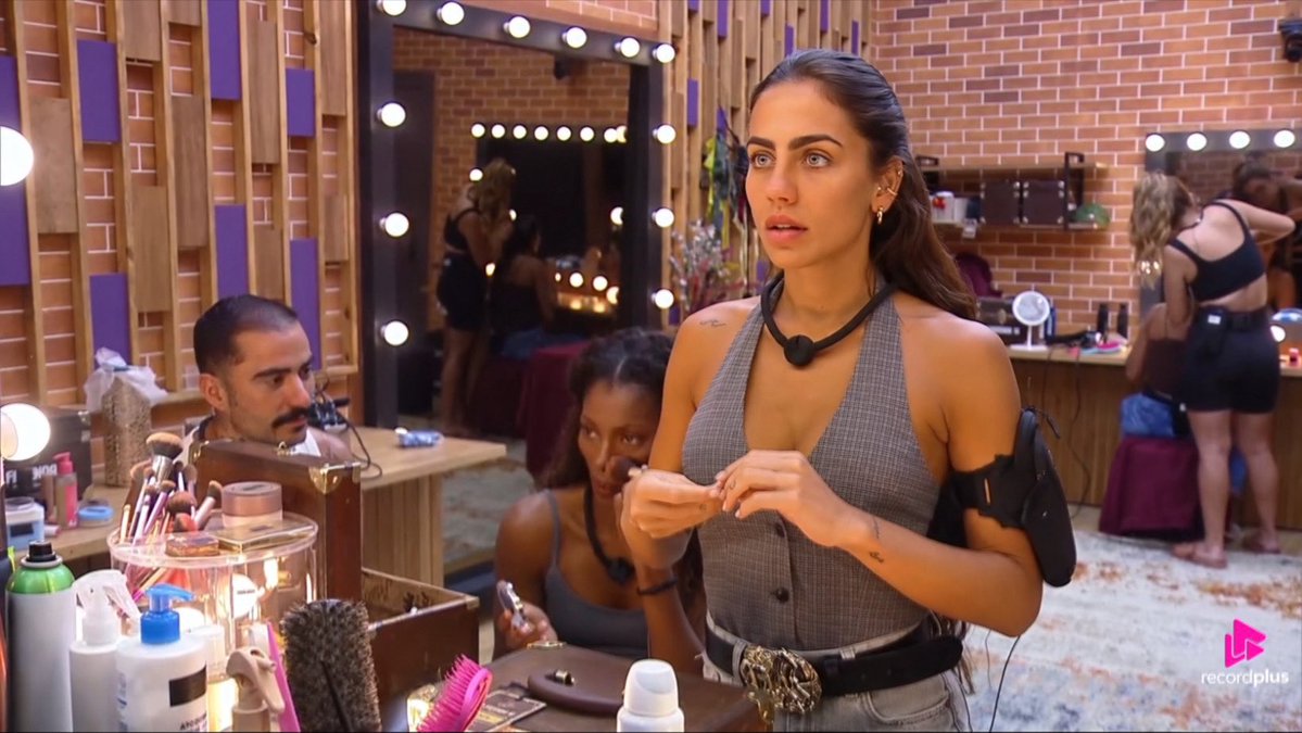 catbascoy's tweet photo. Alguns cliques da nossa prin se arrumando pro ao vivo de hoje. ❤️ #TeamCathe #AFazenda18 https://t.co/CJKdGHuAZf