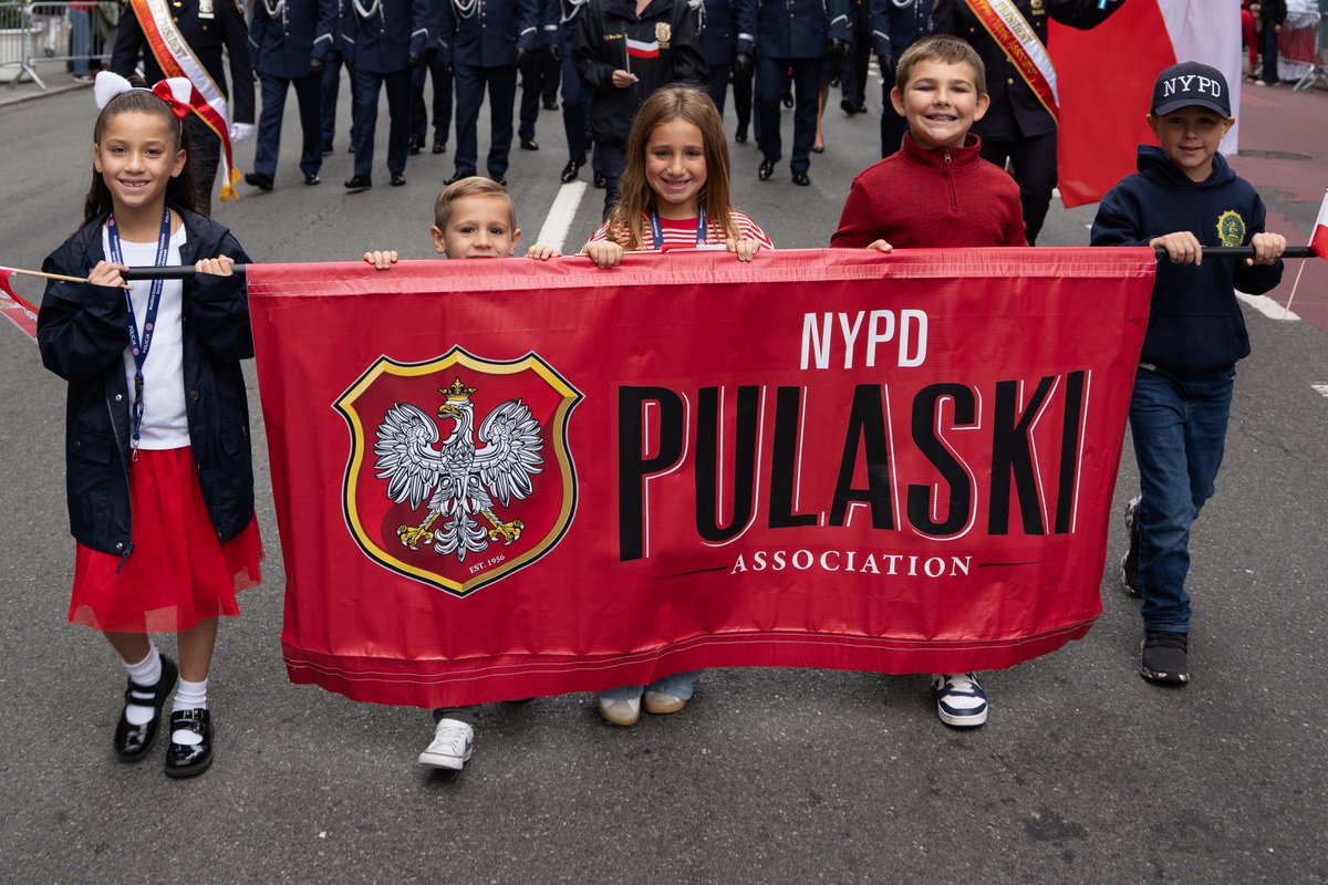 NYPDnews's tweet photo. The 89th Annual Pulaski Day Parade made its way down 5th Avenue today.

It's one of the oldest parades in the city, celebrating the heritage, culture, and contributions of Polish Americans.

The NYPD kept it a safe day for all! https://t.co/h9WwgdvRTm