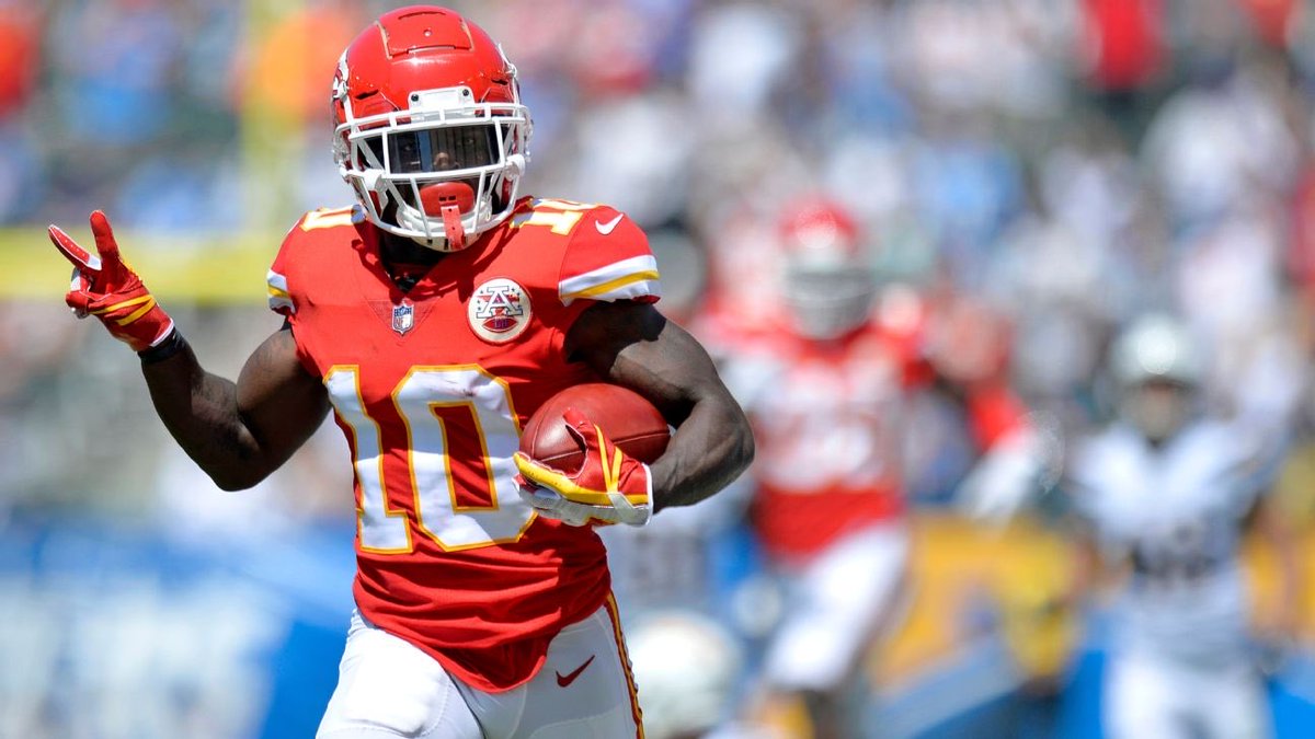 jmthrivept's tweet photo. Found this cool jersey edit that shows what Tyreek Hill would look like as a Chief https://t.co/gLLXyVxgaG
