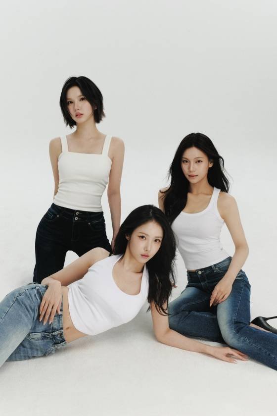 berry_im_'s tweet photo. 새 사진들 너무 예쁘다..♡♡♡♡ https://t.co/uH0VKnh5Hs