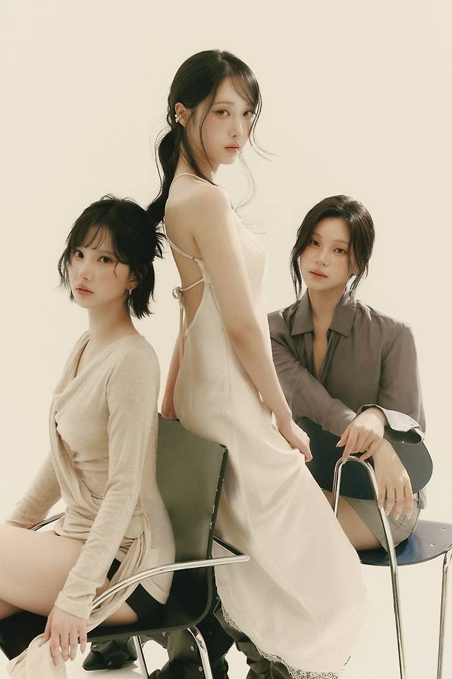 berry_im_'s tweet photo. 새 사진들 너무 예쁘다..♡♡♡♡ https://t.co/uH0VKnh5Hs