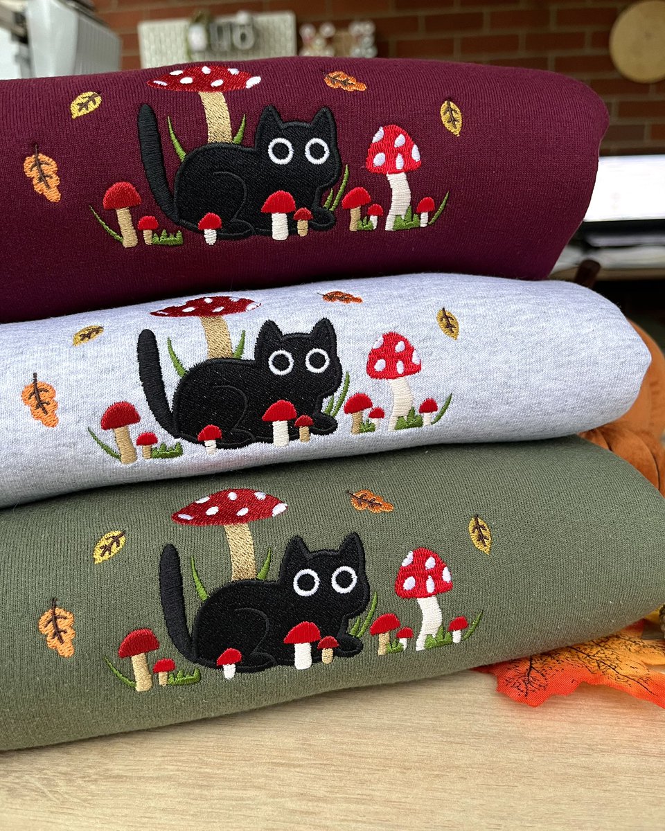 nooksneedlesco's tweet photo. SWEATSHIRT GIVEAWAY ✨

FINALY giving away another one of these mushroom cat sweatshirts! 🐈‍⬛🍄

to enter:
🍂follow me
🍂like &amp; repost
🍂reply which colour is your favourite
🍂tag someone for an extra entry

open internationally 🌎
closes 12th October! ✨ https://t.co/zHfgoGfjdb