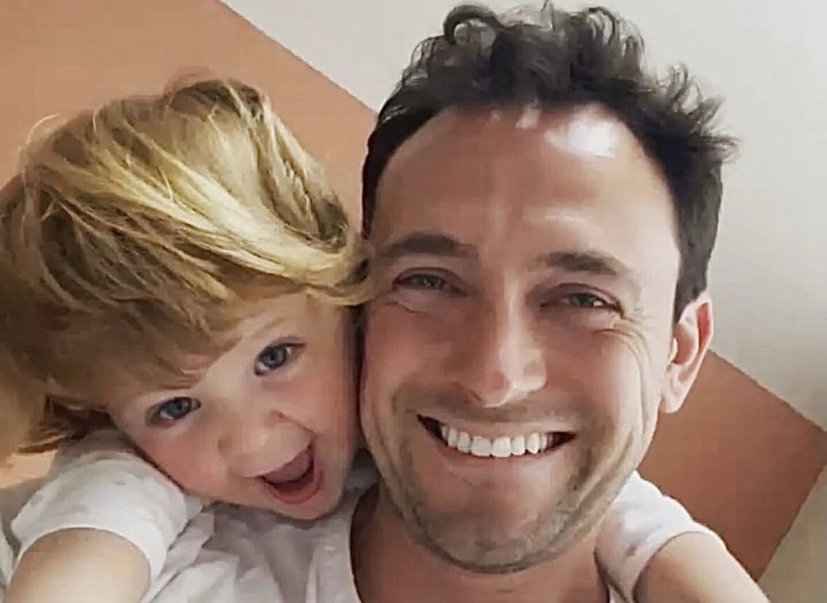 dcd728's tweet photo. Very cute pic of #GeorgeBlagden and #son #Arlo when he was a tot for today’s #Monday #smile https://t.co/4skHyYiU8M