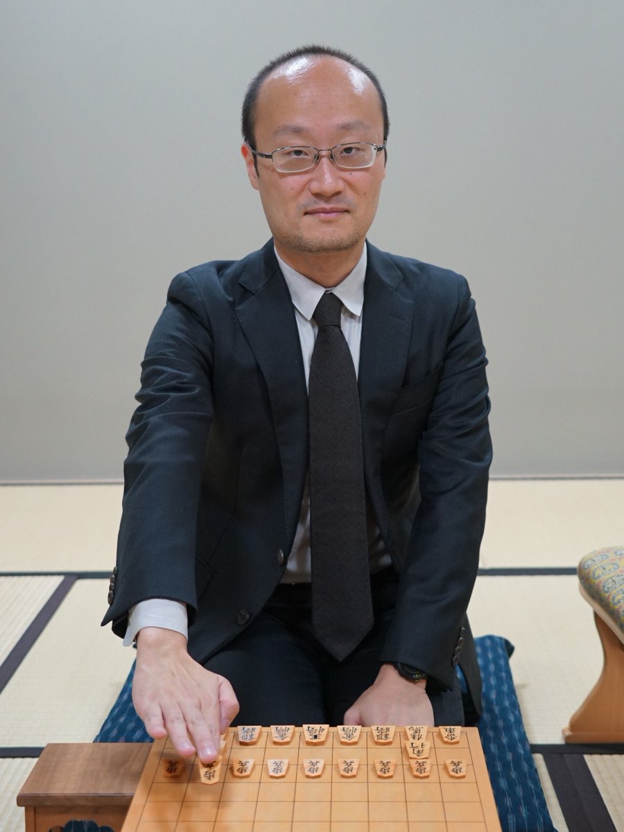 OTANIHA_BOOKS's tweet photo. 『同朋新聞』10月号

将棋棋士・渡辺明さんにインタビューしました！

連載：人間といういのちの相（すがた）

「病とともに歩む」

棋士として活躍してきた渡辺明さんは、大けがと長い療養生活の中で見えてきたことがあるとおっしゃいます。

記事はこちらから↓

https://t.co/YbhZad9W3l https://t.co/Q1QdsauzNe
