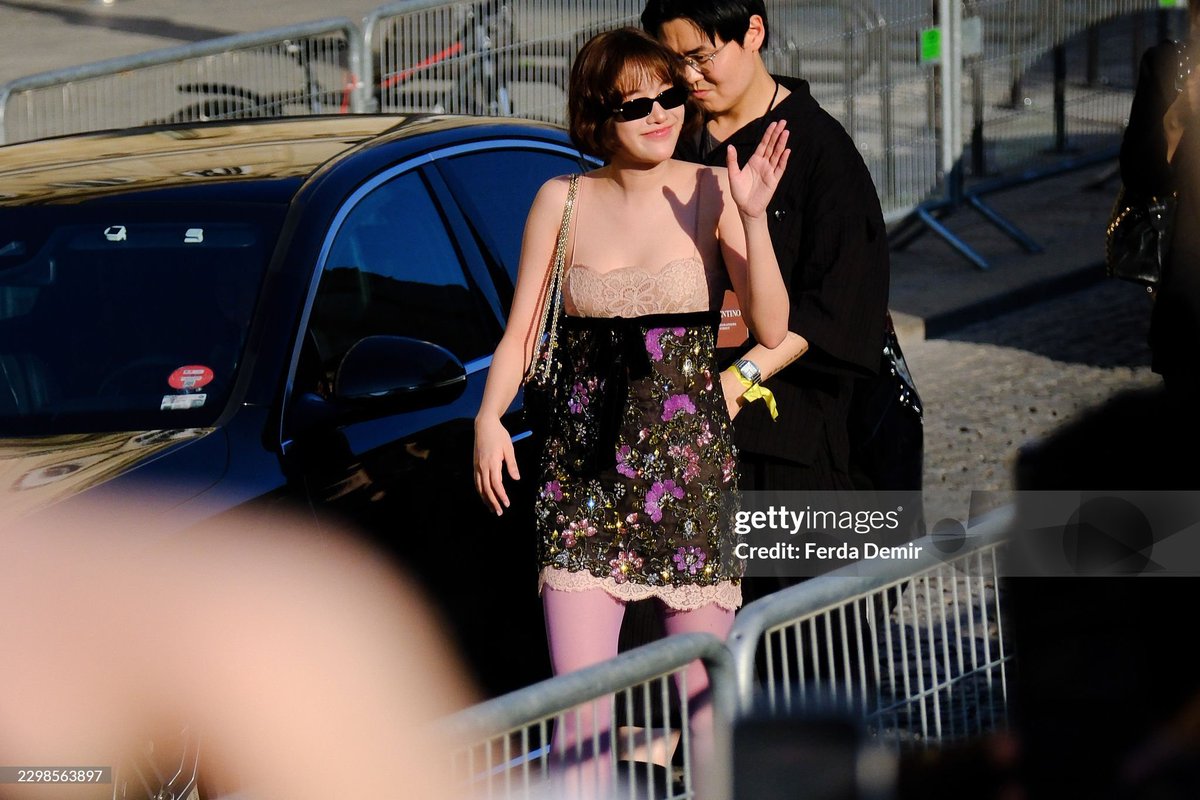 earnznNK's tweet photo. ฟรีนกับลาย��้ำ Getty images คือ เหมาะสม 😍

SAROCHA X VALENTINO PFW SS27
#ValentinoSS27xFreen
#ValentinoAntibiblioteca
#ValentinoGaravani
#srchafreen #PFW https://t.co/tBvL7S82tp