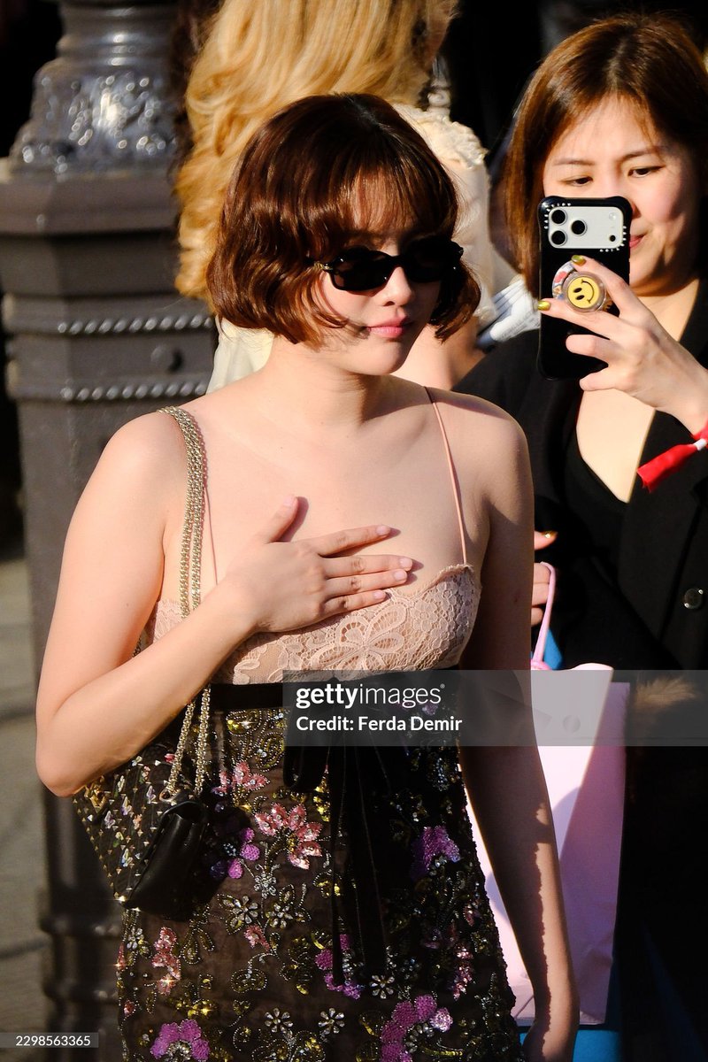 earnznNK's tweet photo. ฟรีนกับลาย��้ำ Getty images คือ เหมาะสม 😍

SAROCHA X VALENTINO PFW SS27
#ValentinoSS27xFreen
#ValentinoAntibiblioteca
#ValentinoGaravani
#srchafreen #PFW https://t.co/tBvL7S82tp
