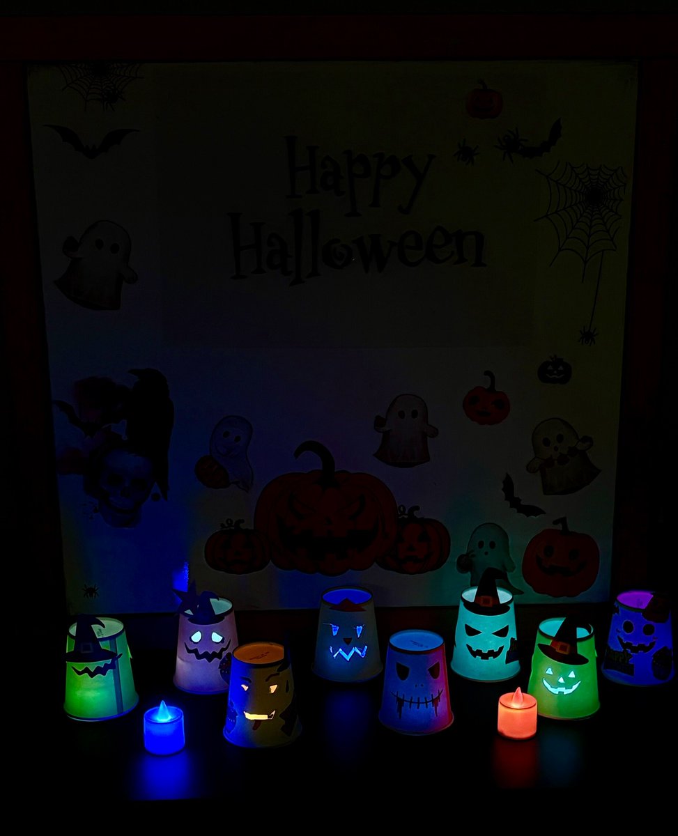ss_kamiarakawa's tweet photo. 🎃イベント準備中！👻
今回の「光るオバケランタン」を、SOCIALSQUAREで実習中の医療創生大学の実習生とメンバーさんが一緒に制作しました✨
どれも個性たっぷり！当日はぜひ作りに来てください👻🏮参加者にはいわきFCコラボステッカーも配布します⚽️
#SOCIALSQUARE #いわきFC #ほこみち #ハロウィン https://t.co/QRkfF5Y77l