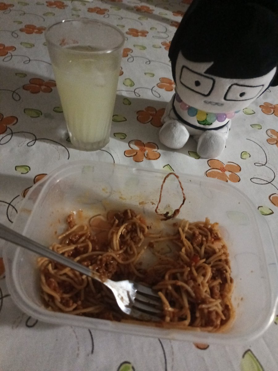 smokemyvomit's tweet photo. ultima refeiçao antes de eu me matar na frente do flavio bolsonaro https://t.co/DpsAQcgehT