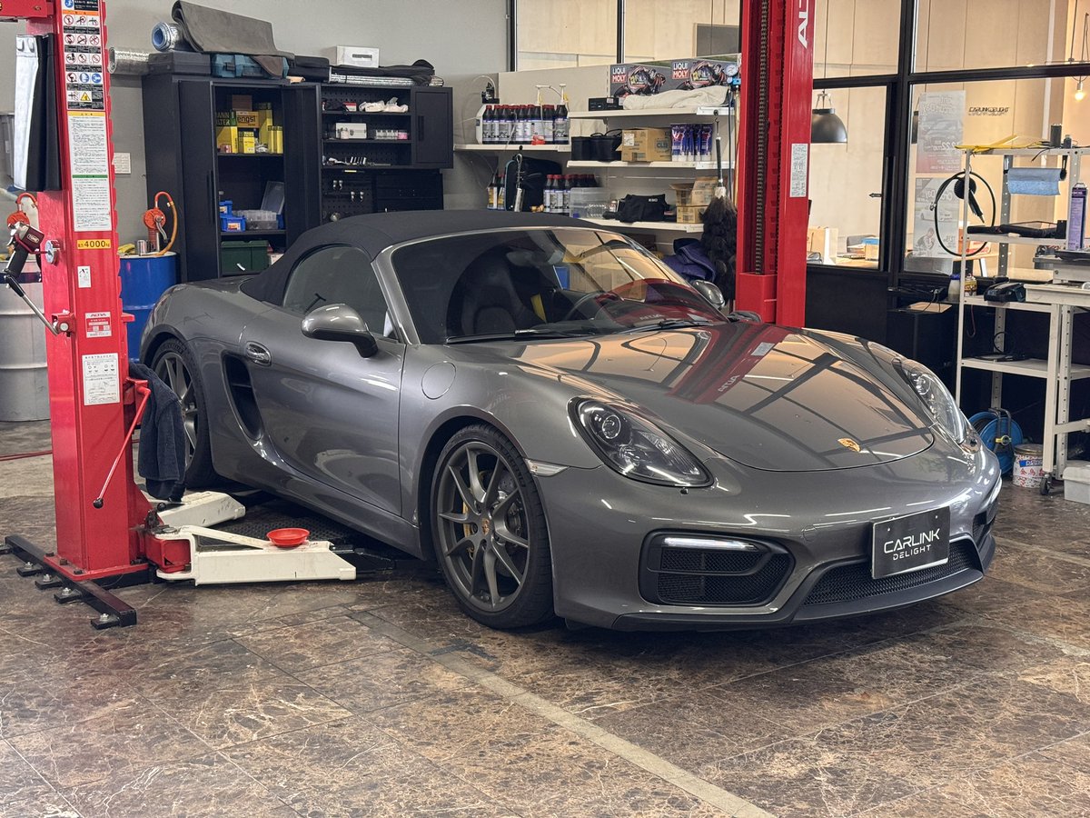 carlink_delight's tweet photo. ポルシェ981ボクスターGTSのオイル交換です！

いつもありがとうございます😭

バチイケ仕様（PCCB LHD MT）の981ボクスターGTSですが、この仕様でガンガンおのりになるオーナー様ですのですでに前回の交換から6〜7000km乗られてしまったとのこと、、、😂

しっかりオイル交換させていただいて、またガンガン乗ってあげてください！

ご用命ありがとうございました！💁‍♂️

《大後》