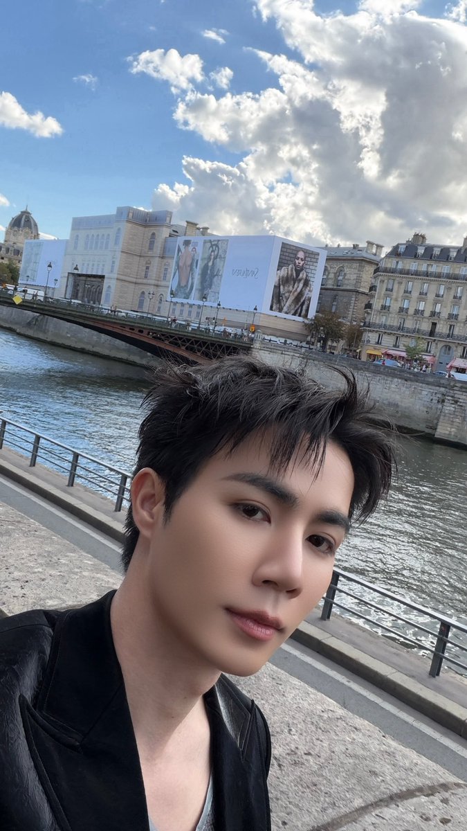 theimaginspace's tweet photo. ⋆ ◟ ❝🗓 05.10.26 ˚◞¨̮

มาลงรูปหล่อ ๆ แล้ว 

🌐⁑ ꒰ Igs : #ZeePruk ꒱♡‧₊˚

ZEEPRUK PARIS RUNWAY AGAIN
#SUNGYILEExZEEPRUK 
#SungyiLee https://t.co/vvSzaac4Gl