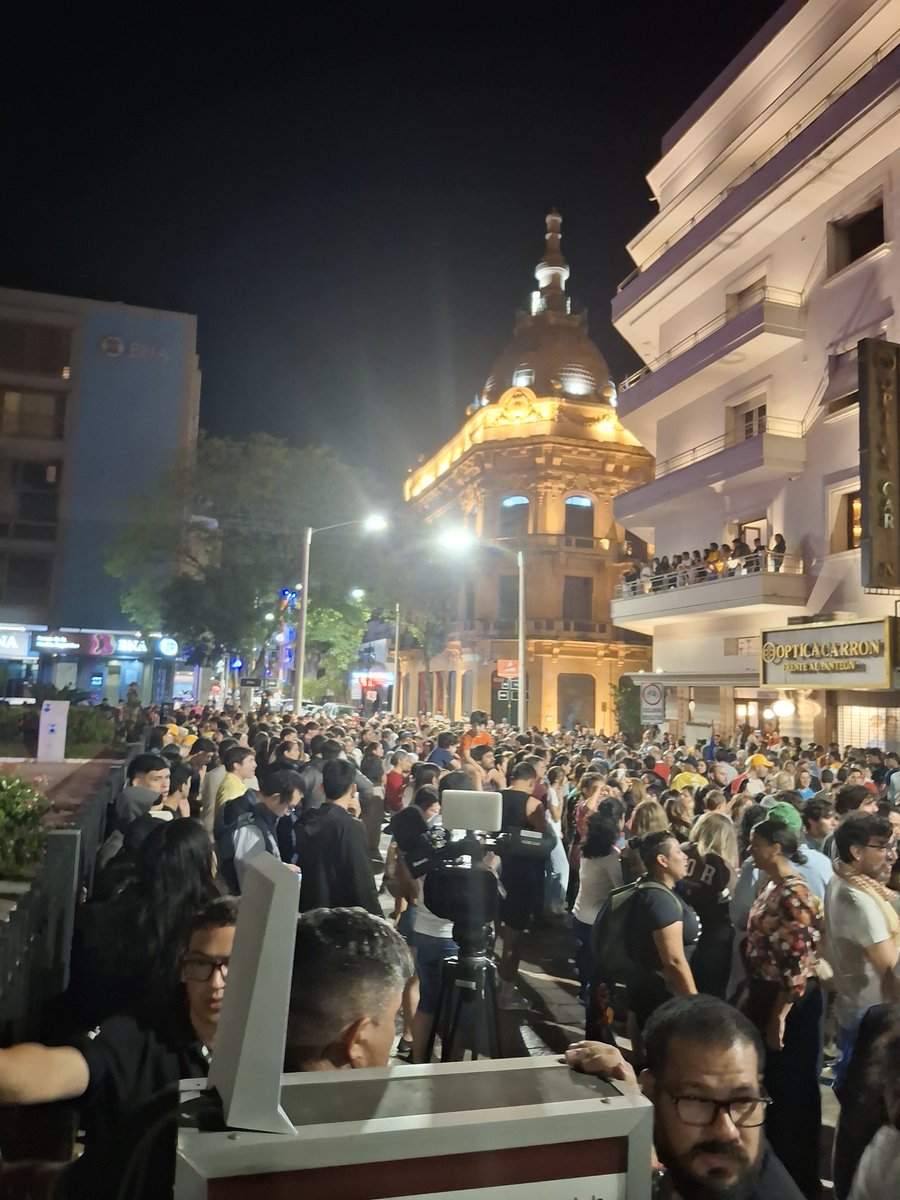 EdQuintana's tweet photo. ¡Ganó Asunción! Los asuncenos celebramos en la calle Palma. https://t.co/T7PfjsXYch