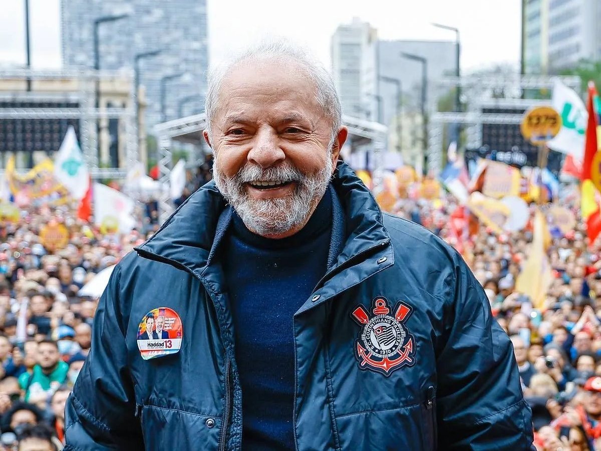 elyelsccp's tweet photo. Apesar de ser difícil não podemos desistir, o lula tem que virar nesse segundo turno.

A família Bolsonaro não pode voltar a presidência do Brasil. https://t.co/Ld3E0wWLy7