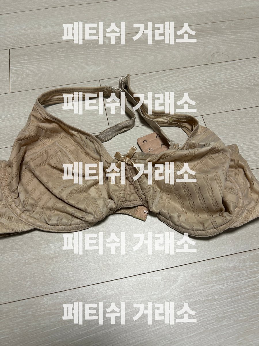 Fetish_kr's tweet photo. 이름:이지민
나이:21
직업:대학생
관계:여친
품목:브라
사이즈:85E
상태 및 특징:빨래통에서 꺼냄, 은은한 살냄새+땀냄새 남/구매 시 마스크쓴 얼굴사진 제공
거래방법:GS, CU반택
판매가:35,000원
#페티쉬 #중고속옷 #입던속옷 https://t.co/UaoMusPzWw