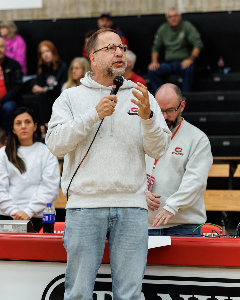 SCSUHuskies_VB's tweet photo. 𝐇𝐞𝐚𝐝 𝐇𝐮𝐬𝐤𝐲 𝐀𝐩𝐩𝐞𝐚𝐫𝐚𝐧𝐜𝐞 🐾

Huge thanks to 𝐏𝐫𝐞𝐬𝐢𝐝𝐞𝐧𝐭 𝐓𝐨𝐦𝐬𝐨 for coming out to our Homecoming match yesterday and making some pre-match remarks!

#HuskiesVolleyball 🏐 | #GoHuskies 🐾 https://t.co/h7Wxsoz8aX