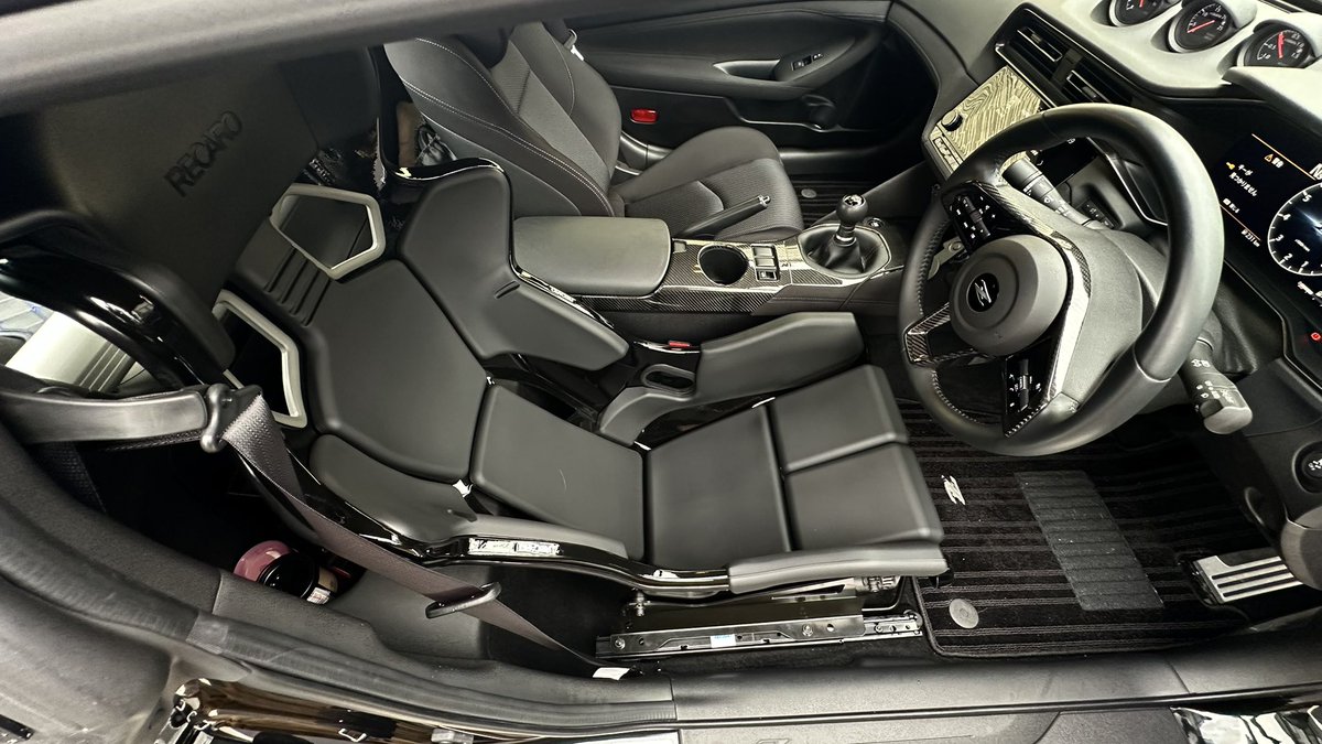 RZ34_400Z_TA88's tweet photo. 萩までツーリング往復360km走行
シート交換後に���の長めの走行にてテスト兼
バイパス、峠、ワインディングロードで向かい帰りは 高速、バイパス など主に
心配されたシートクッション性でしたが、全くお尻は痛くならずでした😊
感動したのは軽い腰痛持ちですが、その腰がすごく快適でした👍
#RZ34
#RMS https://t.co/QRESBfdHVK