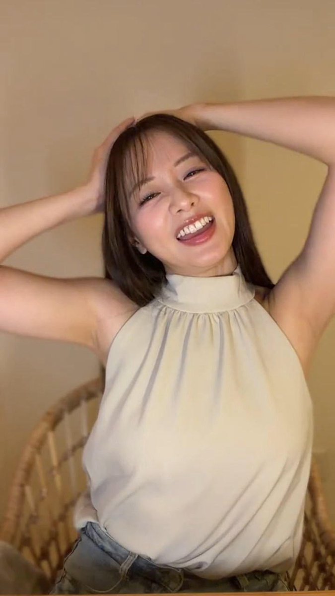 Vicky06087076's tweet photo. 森香澄の生配信、綺麗な脇💕😍 https://t.co/zLpIWxreRH