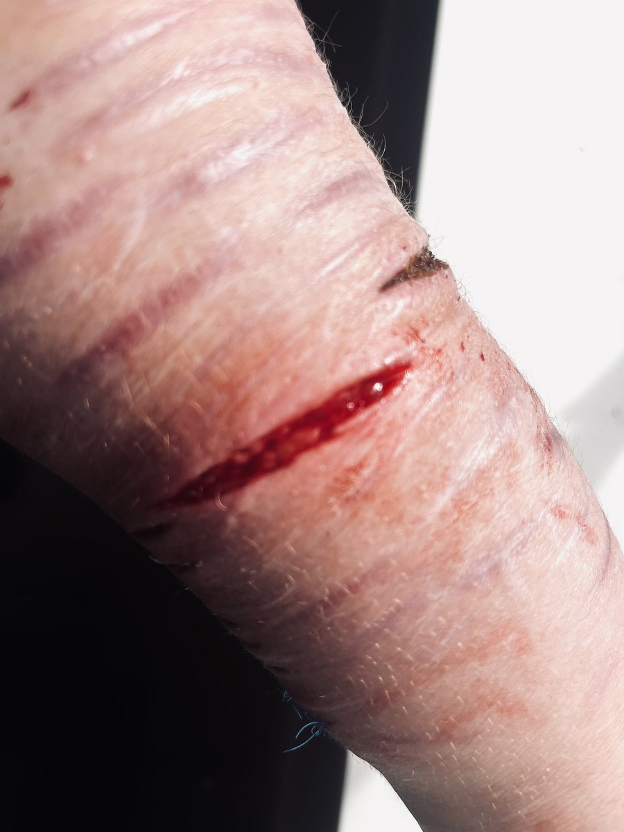 thedoorsssss's tweet photo. fake sfx makeup (red paint for halloween) 

styrotwt beanstwt shrtwt https://t.co/I3GLdREoFA