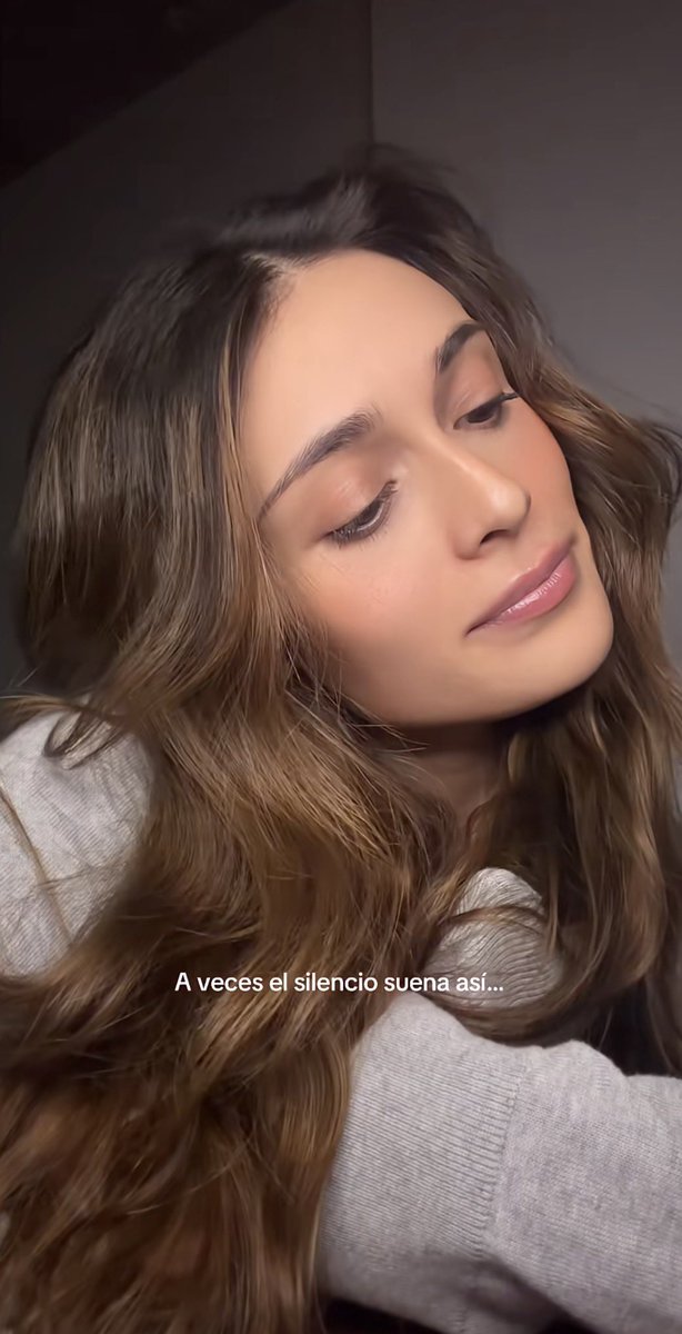 cachersociety's tweet photo. #TikTok | danielaacallee en su nuevo video.

— “🤷🏻‍♀️”

🔗: https://t.co/ZGgfw2cgnv https://t.co/f9vE85zz3v