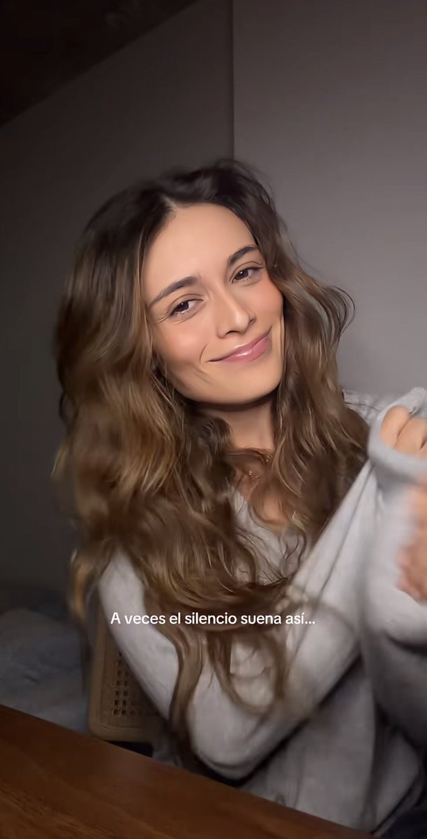 cachersociety's tweet photo. #TikTok | danielaacallee en su nuevo video.

— “🤷🏻‍♀️”

🔗: https://t.co/ZGgfw2cgnv https://t.co/f9vE85zz3v
