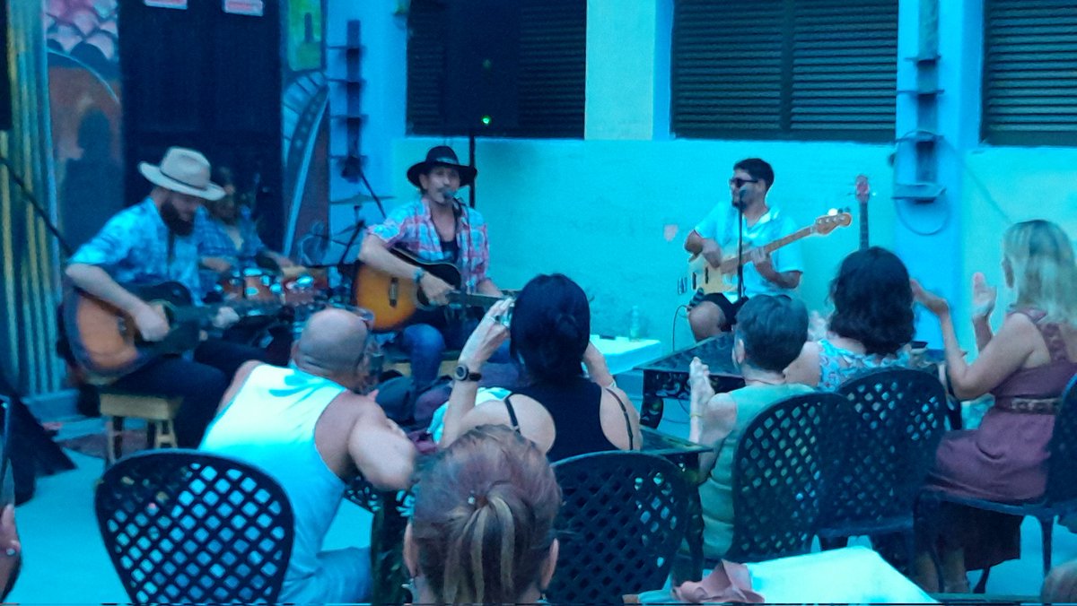 alexeimc68's tweet photo. Cada fin de semana  en la ciudad de #CardenasXCuba  las actividades culturales se mantienen, diferentes peñas son opciones para satisfacer a los que buscan disfrutar de la música que se genera en rl territorio.  Rock,  Rumba, trova, canción y boleros están entre las propuestas. https://t.co/aX3yAybTdB