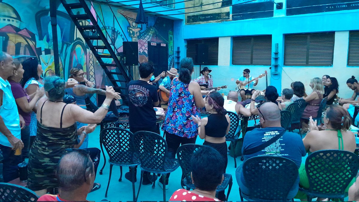 alexeimc68's tweet photo. Cada fin de semana  en la ciudad de #CardenasXCuba  las actividades culturales se mantienen, diferentes peñas son opciones para satisfacer a los que buscan disfrutar de la música que se genera en rl territorio.  Rock,  Rumba, trova, canción y boleros están entre las propuestas. https://t.co/aX3yAybTdB