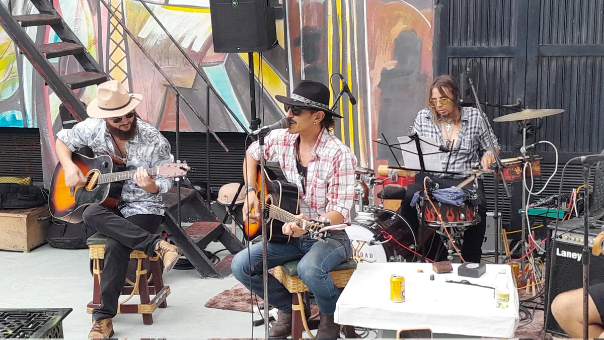 alexeimc68's tweet photo. Cada fin de semana  en la ciudad de #CardenasXCuba  las actividades culturales se mantienen, diferentes peñas son opciones para satisfacer a los que buscan disfrutar de la música que se genera en rl territorio.  Rock,  Rumba, trova, canción y boleros están entre las propuestas. https://t.co/aX3yAybTdB