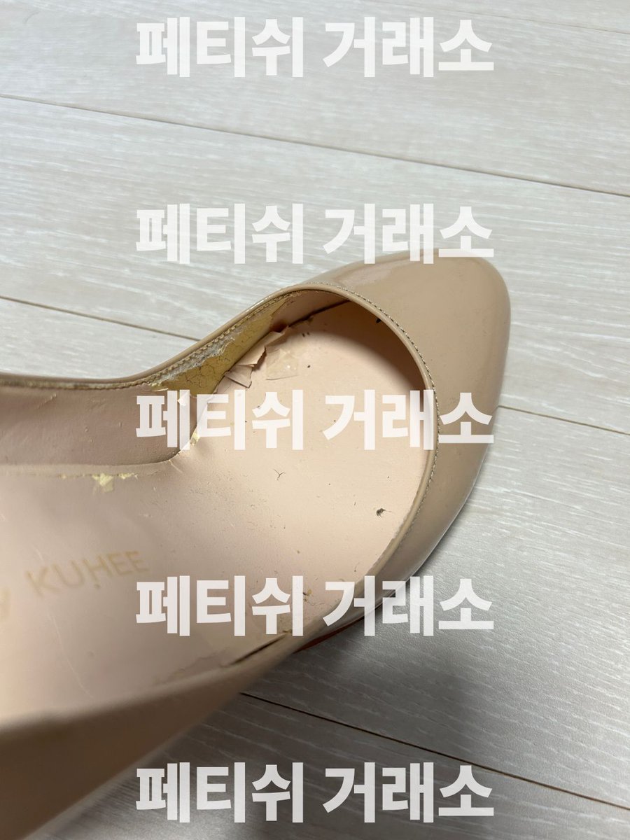 Fetish_kr's tweet photo. 이름:김민선
나이:38
직업:전업주부
관계:유부섹파
품목:하이힐
사이즈:240
상태 및 특징:데이트 하다 굽 부러져서 버린다는거 가져옴./구매 시 거울셀카 제공
거래방법:GS반택
판매가:30,000원
#페티쉬 #중고속옷 #신던신발 #발냄새 https://t.co/m6tX6k0PGH