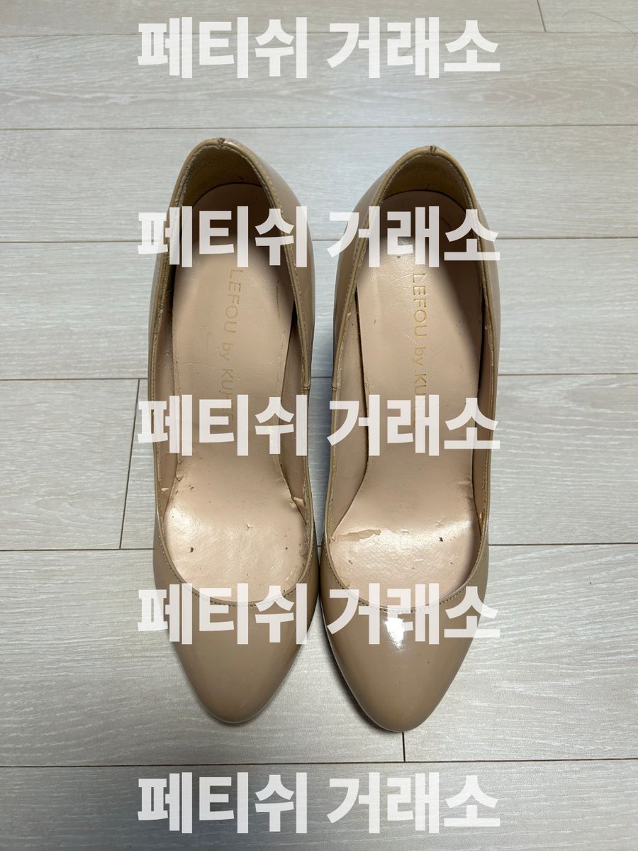 Fetish_kr's tweet photo. 이름:김민선
나이:38
직업:전업주부
관계:유부섹파
품목:하이힐
사이즈:240
상태 및 특징:데이트 하다 굽 부러져서 버린다는거 가져옴./구매 시 거울셀카 제공
거래방법:GS반택
판매가:30,000원
#페티쉬 #중고속옷 #신던신발 #발냄새 https://t.co/m6tX6k0PGH