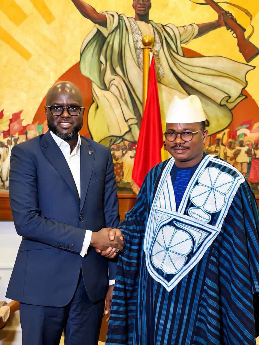 LayeSeckSeckFCB's tweet photo. ‼️Le Premier Vice-Président de l’Assemblée nationale, El Malick Ndiaye, est arrivé ce dimanche soir à Conakry, où il représente le Président Ousmane Sonko à l’ouverture de la session ordinaire unique de l’Assemblée nationale de Guinée, à l’invitation de son Président, Dr Dansa Kourouma

🇸🇳❤️🔥