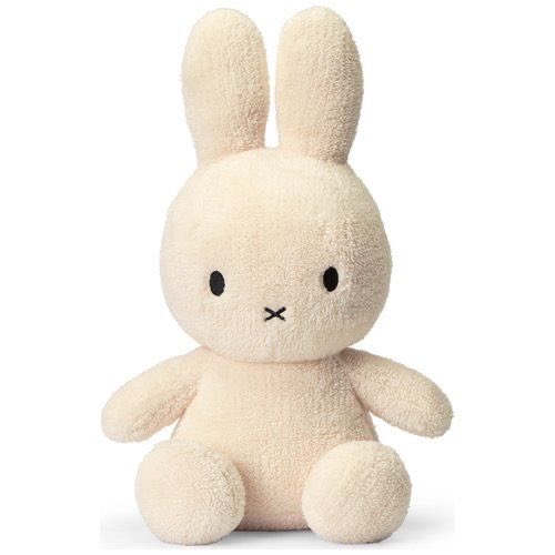 ay0_m6's tweet photo. how pinterest sees me 

࣪character 
plushie 
࣪nails 
quote https://t.co/4rnDBJNM11