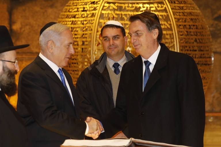 EstefanioMirra's tweet photo. @Rafa_Bell335 @joaoeigen A fic mds o Trump é flavio querendo se eleger apoiando os judeus 

A direita inteira eh pro sionismo e Israel.
A verdade dura de aceita eh que os católicos elite ou não são mais progressistas
E os judeus são mais pro direta.
Mas o cara que repetir a fanfic antissemita europeia https://t.co/sgB93YblC1
