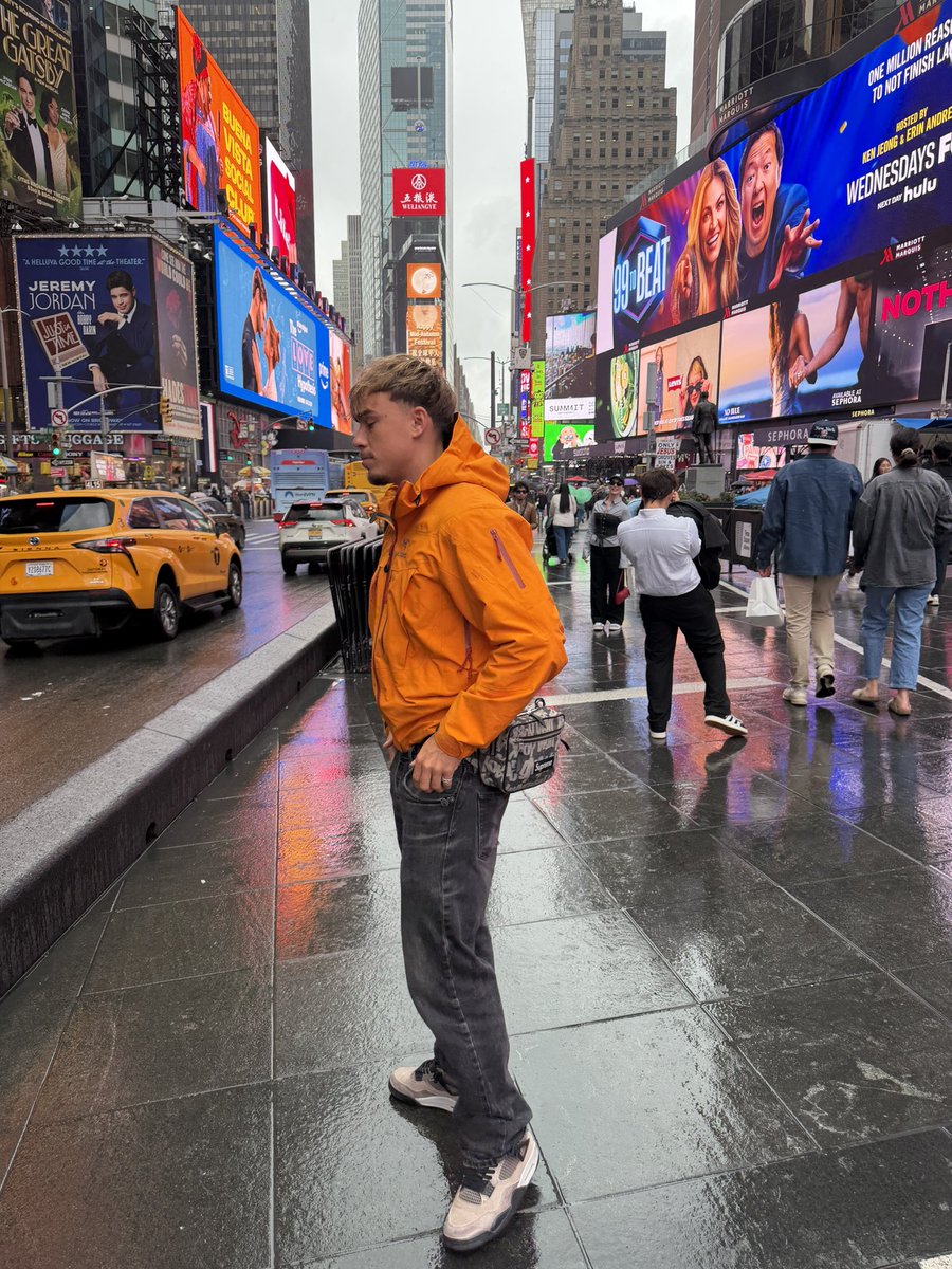 masterchad17's tweet photo. Time square, New York https://t.co/pQOzavxZgr