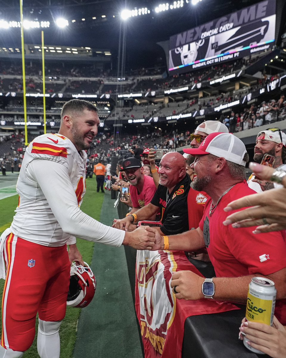 Chiefs's tweet photo. Love seeing so much red on the road❗️ https://t.co/6Lz5z4iwHa