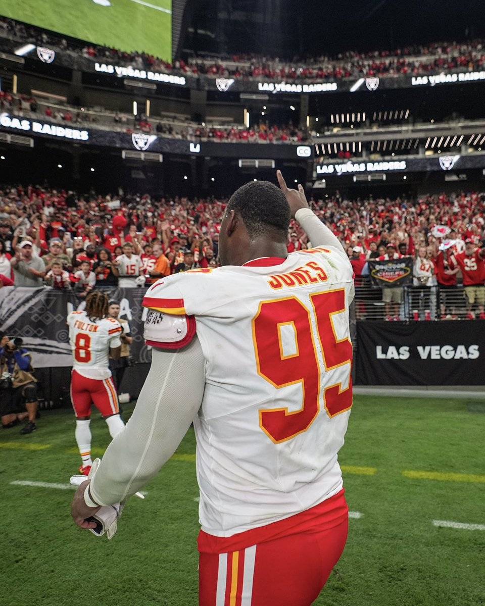 Chiefs's tweet photo. Love seeing so much red on the road❗️ https://t.co/6Lz5z4iwHa