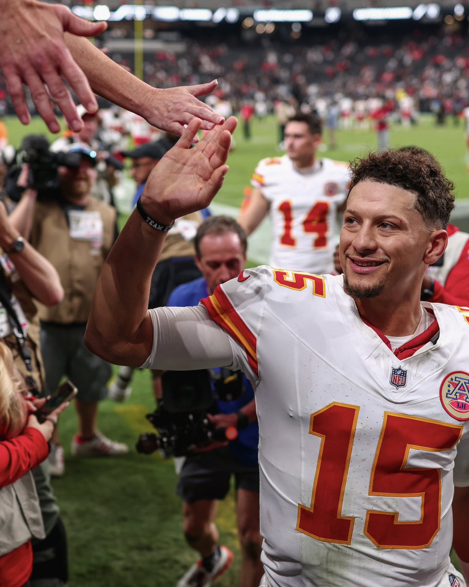 Chiefs's tweet photo. Love seeing so much red on the road❗️ https://t.co/6Lz5z4iwHa