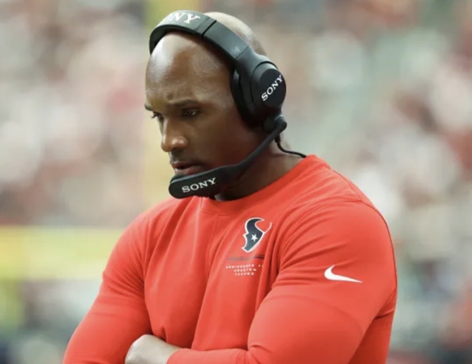 MrOptimisticHou's tweet photo. If DeMeco Ryans doesn’t take back defensive play calling duties next week, he might as well be fired at the end of the season. That’s his superpower and he’s chosen not to use it. https://t.co/GWVsZFN8iL