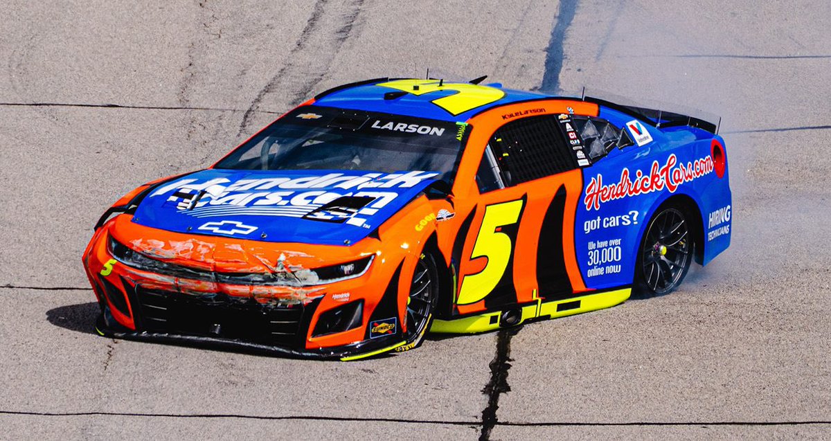 BrakeHardBlog's tweet photo. Kyle Larson has to crash when running a Kellogg’s throwback. 

He’s now 3-for-3. https://t.co/o8cf1ON36C
