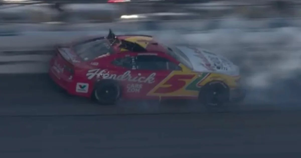 BrakeHardBlog's tweet photo. Kyle Larson has to crash when running a Kellogg’s throwback. 

He’s now 3-for-3. https://t.co/o8cf1ON36C