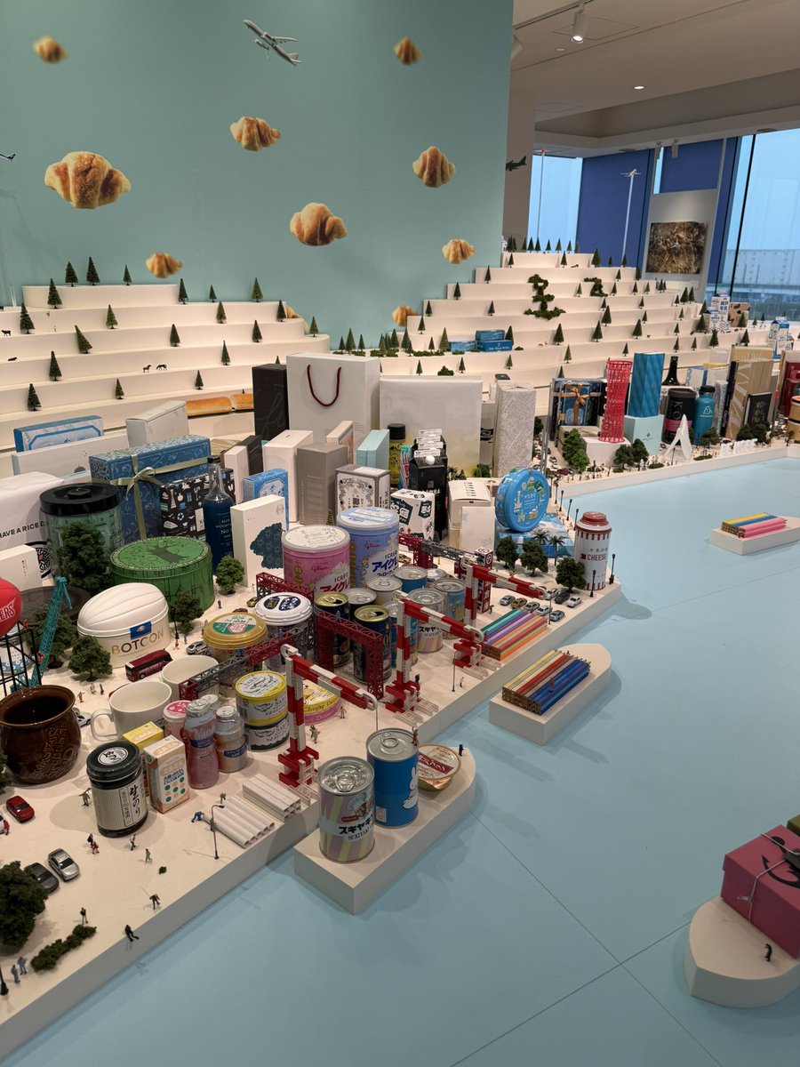 samuneil1124's tweet photo. めぐりマルシェは大雨予報のため出店断念☔️

予定変更して神戸のコストコへ🚗

Xで見つけてから欲しくてしょうがなかった、全長約80cmのオプティマスプライム（コンボイ）🤖

車まで運ぶ道中も注目の的。

次回は10/25 なりわ祭り！
ぜひ遊びに来てね👍

#オプティマスプライム #なりわ祭り https://t.co/dNxObWpJae