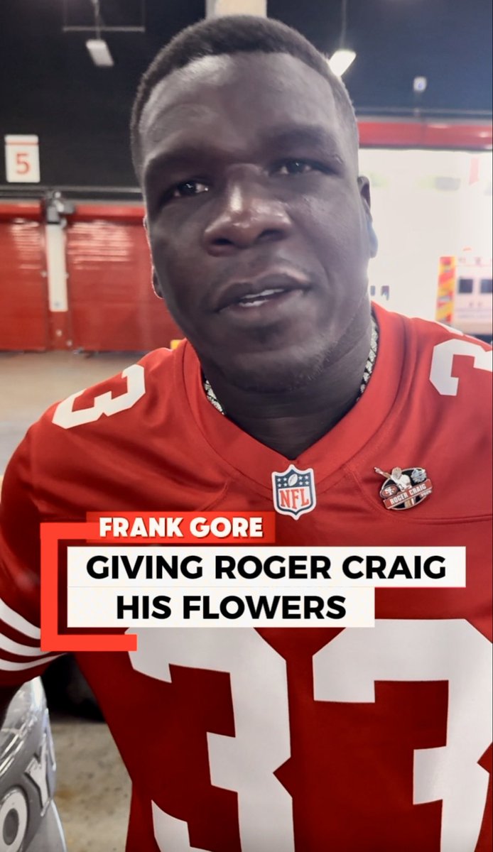 JimonBase's tweet photo. 49ers legend Frank Gore gave newly inducted Pro Football Hall of Famer Roger Craig his flowers at today’s game against the Broncos. 💛❤️

Game recognizes game.

#49ers #FrankGore #RogerCraig #NFL #niners https://t.co/3MbzesumJ3