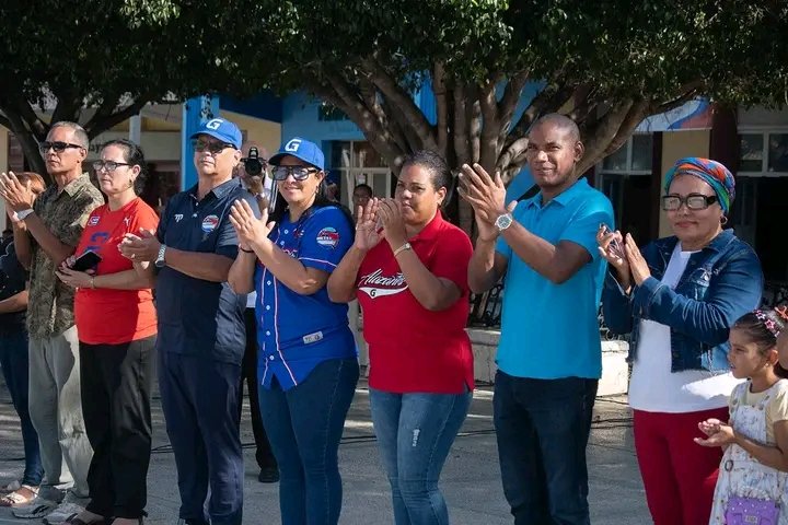 YanetsyTerry's tweet photo. #ProvinciaGranma. Abanderamiento de nuestro equipo "Los Alazanes" vísperas del inicio de la #65SNB. Comienza la pasión! La pelota! Alazanes a la carga! @PartidoPCC @AsambleaCuba @PresidenciaCuba @GobiernoCuba @GobiernoGranma @BarceloOrt92635 @InesMChapman @EduardoLopezL65 https://t.co/uc61InltRA